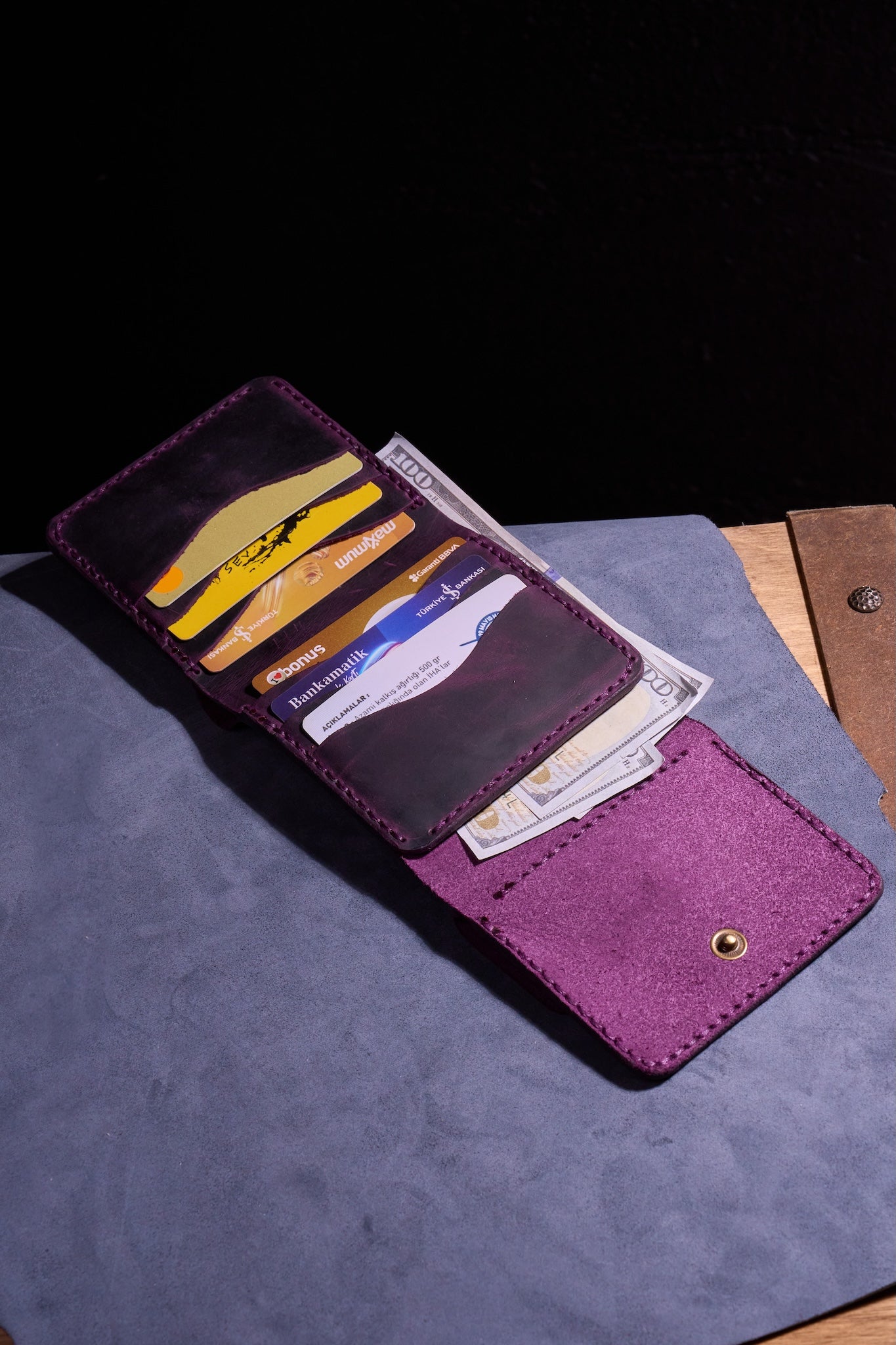 Mor El yapımı hakiki deri kadın cüzdanı. Anneler, öğrenciler, kendiniz ve sevdikleriniz için.