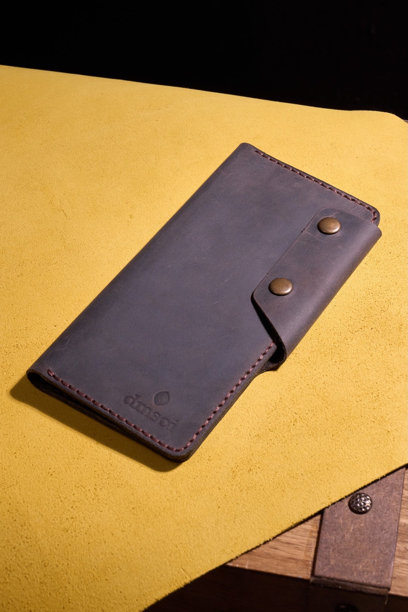 Kahve El Yapımı Deri Erkek Cüzdanı – Özenle Üretilmiş, Hediye ve Günlük Kullanım İçin İdeal