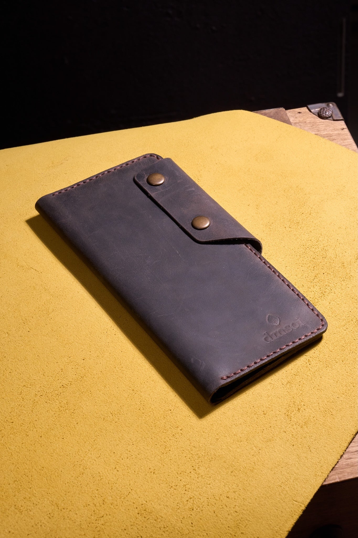 Kahve El Yapımı Deri Erkek Cüzdanı – Özenle Üretilmiş, Hediye ve Günlük Kullanım İçin İdeal