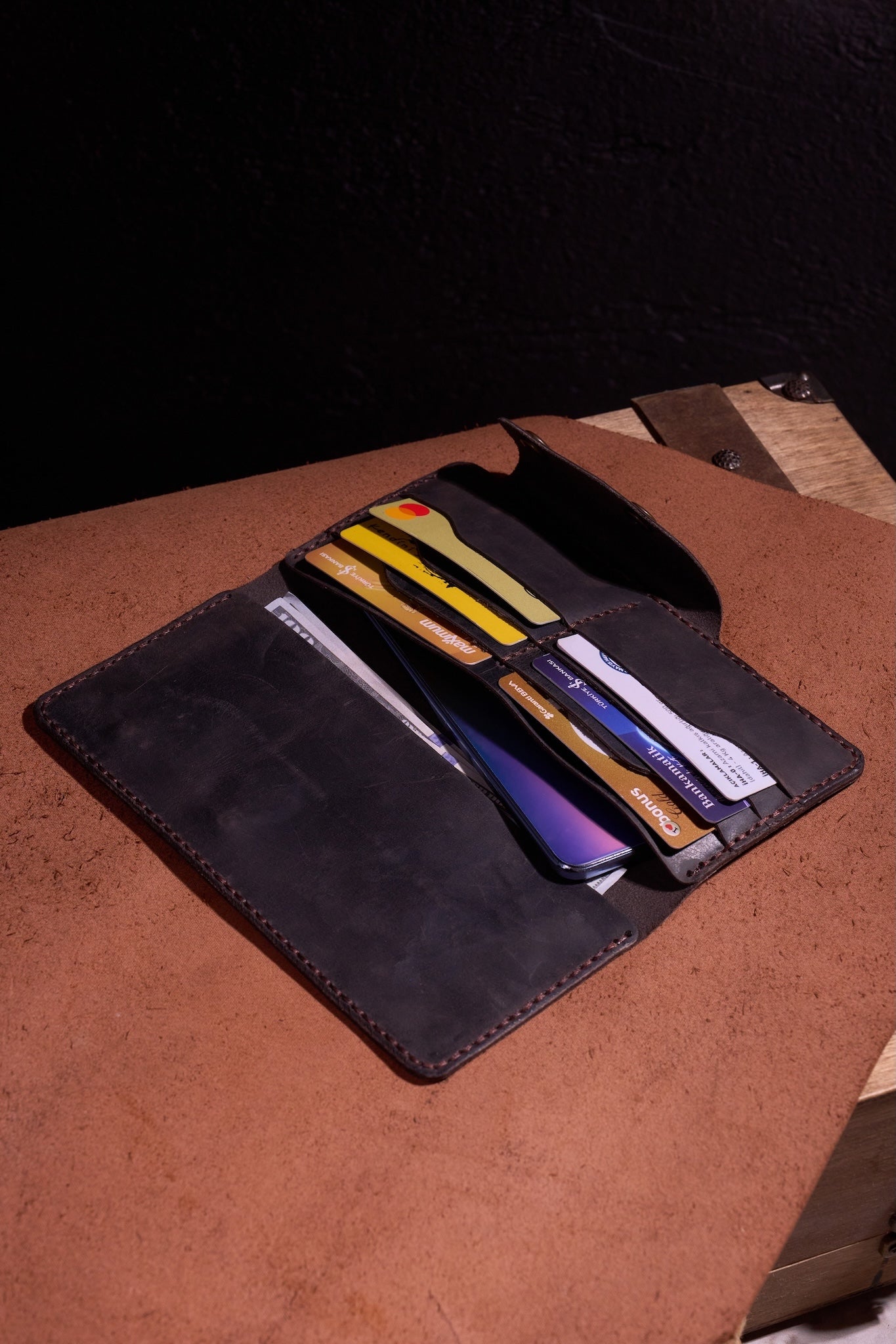 Kahve El Yapımı Deri Erkek Cüzdanı – Özenle Üretilmiş, Hediye ve Günlük Kullanım İçin İdeal