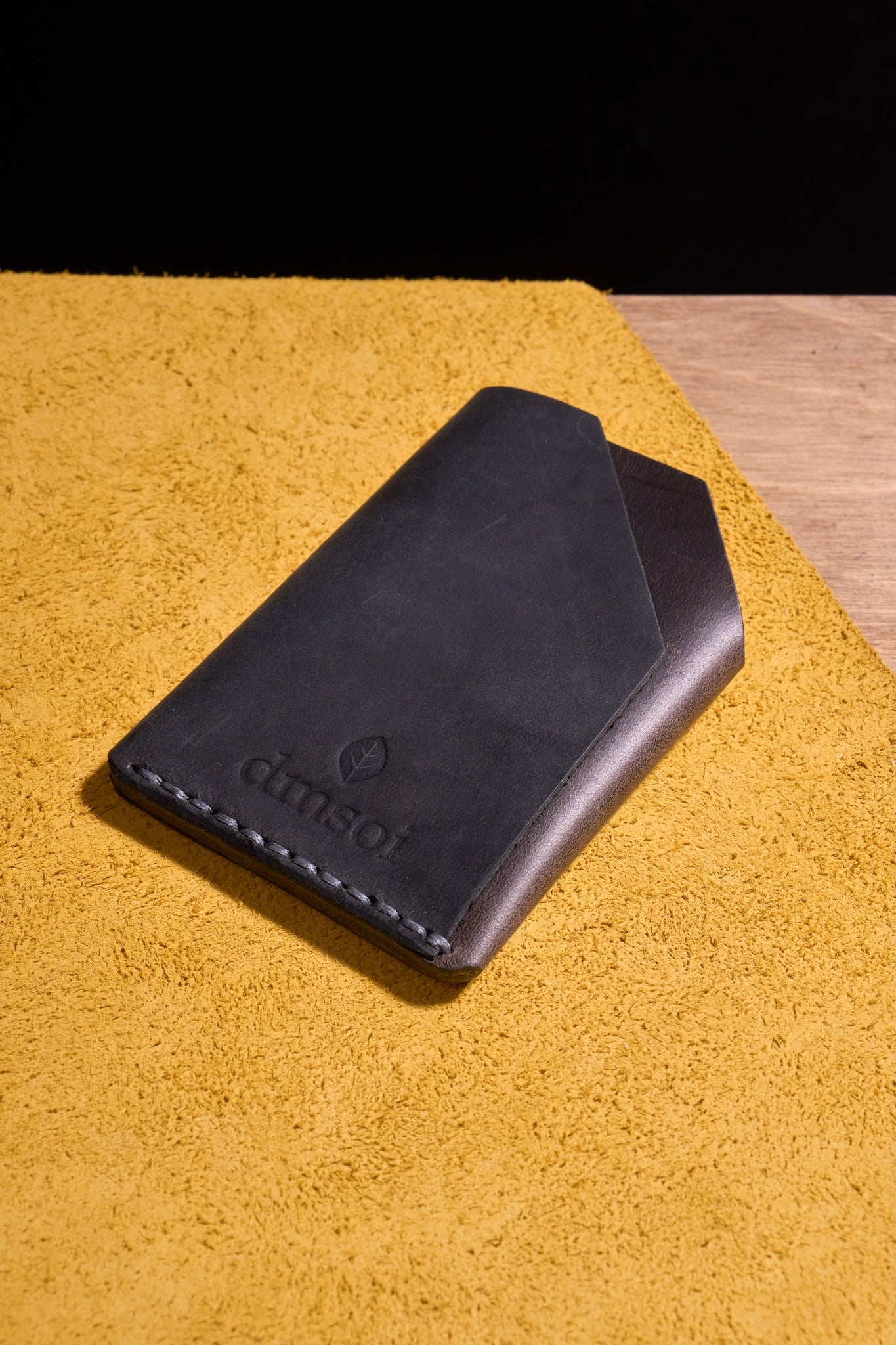 Gri Siyah - El Yapımı Minimalist Deri Kartlık – %100 Dana Derisi, Erkekler ve Kadınlar İçin Birinci Sınıf İnce El Yapımı Kartlık, Makine Kullanılmamıştır, Dayanıklı Günlük Kullanım Kartlık