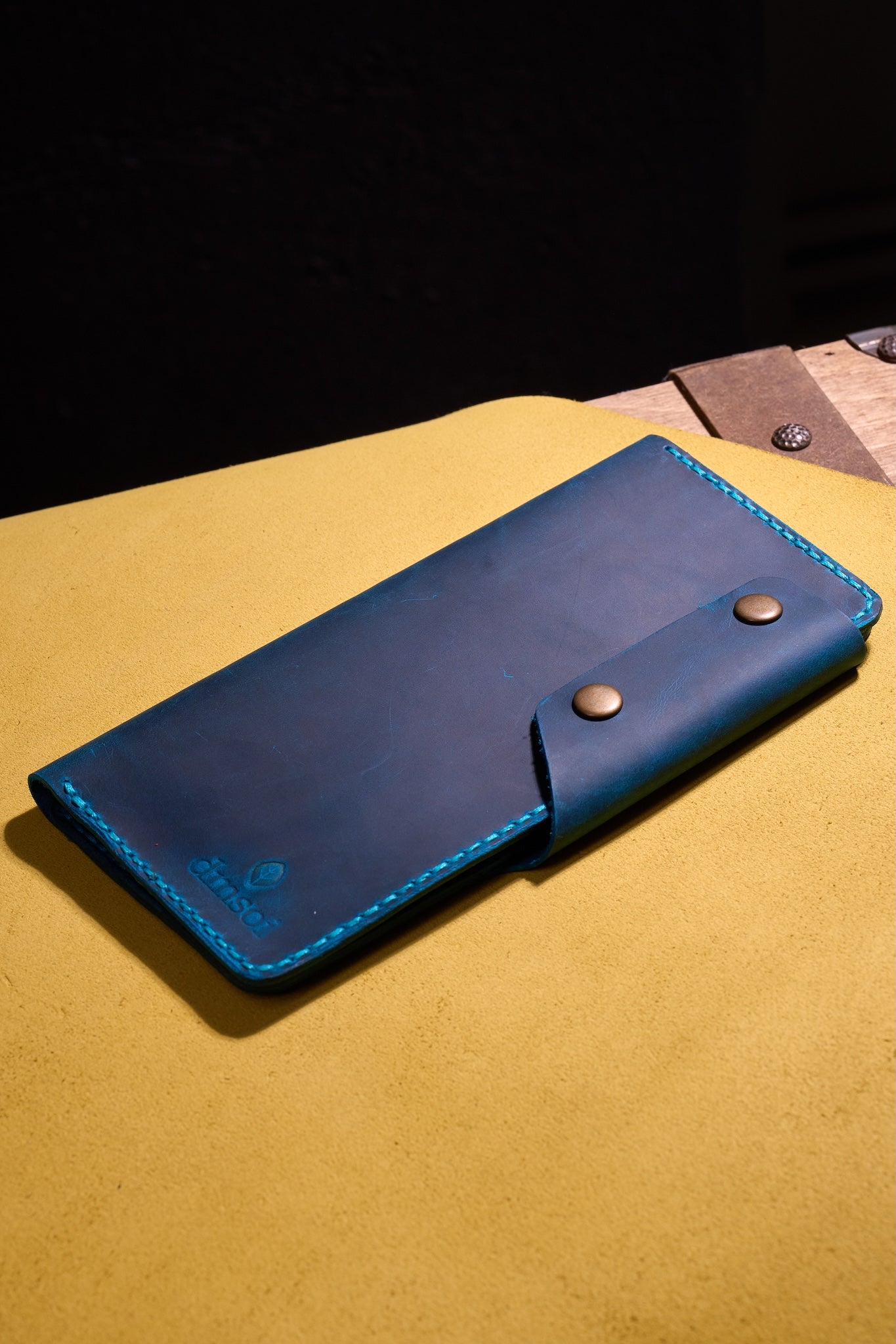 Turkuaz El Yapımı Deri Erkek Cüzdanı – Özenle Üretilmiş, Hediye ve Günlük Kullanım İçin İdeal