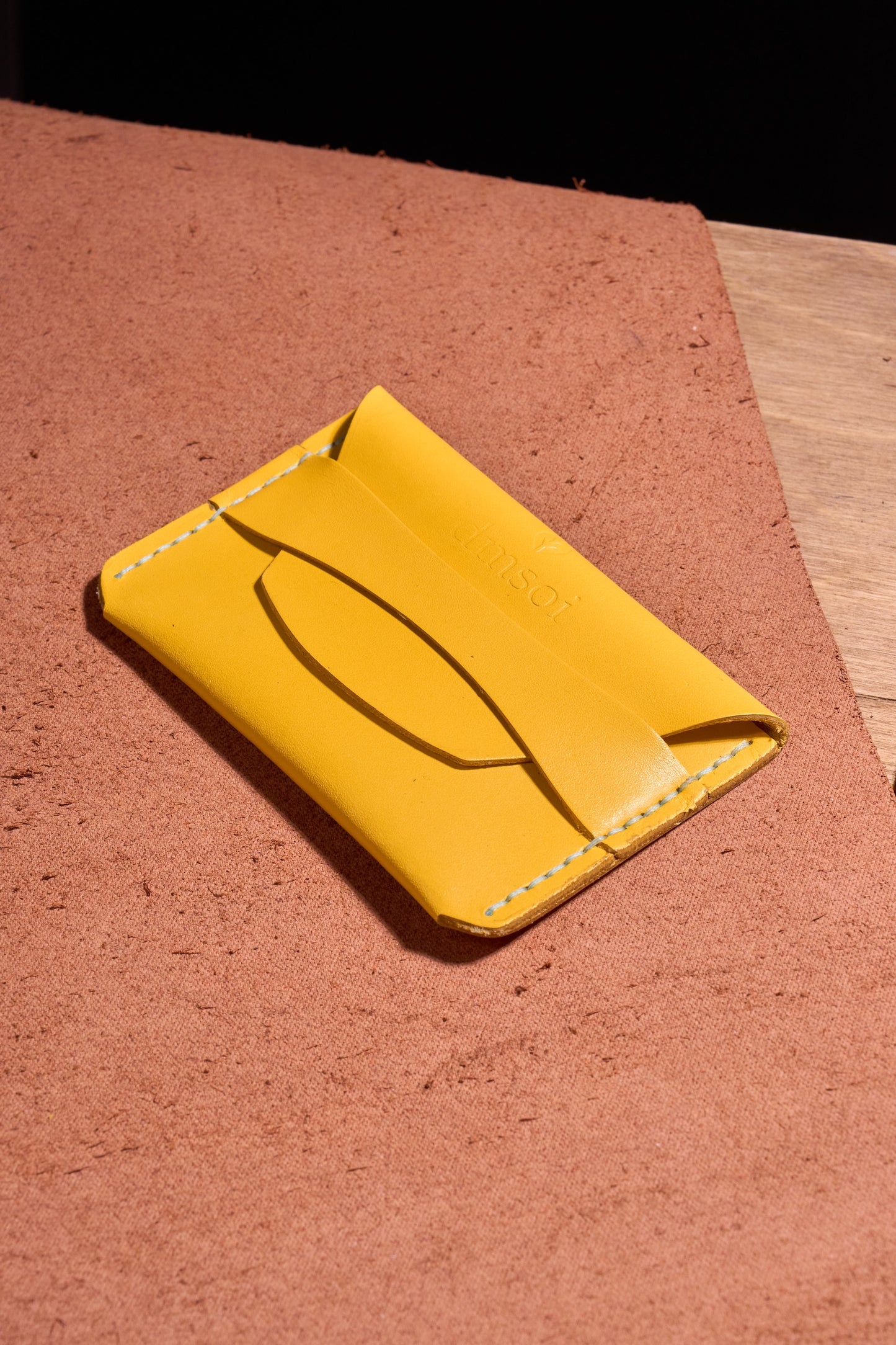 Sarı El Yapımı dana derisi çok fonksiyonlu kartlık box– Premium El Yapımı Minimalist Bozuk Para, Nakit ve Kartlar için Çok Amaçlı Ceplik. Takı, USB, SD Kartlar ve Küçük Eşyalar İçin