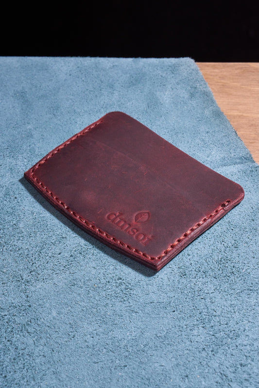 Bordo El Yapımı Minimalist Deri Kartlık Cüzdan – %100 Dana Derisi – Erkekler ve Kadınlar İçin Birinci Sınıf İnce El Yapımı Cüzdan – Makine Kullanılmadan Üretilmiş El İşçiliği – Dayanıklı Günlük Kullanım Kartlığı
