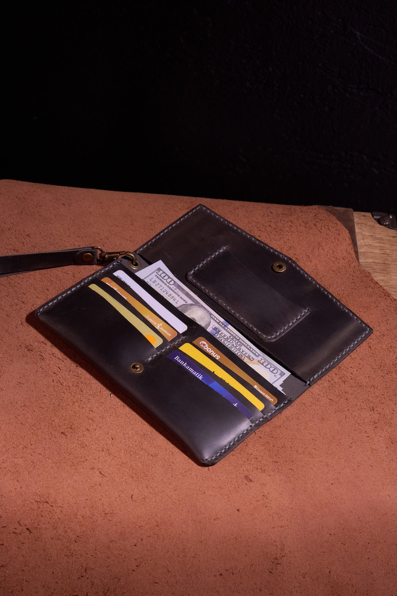 Gri Erkek veya Kadın için Kulplu Cüzdan, Birinci Sınıf El Yapımı Hakiki Deri – 6  Kredi Kart / Kimlik Yuvası, Uzun, Şık ve Dayanıklı Katlanabilir Cüzdan, İş, Seyahat, Hediye ve Tüm ihtiyaçlarınız için Günlük Kullanım