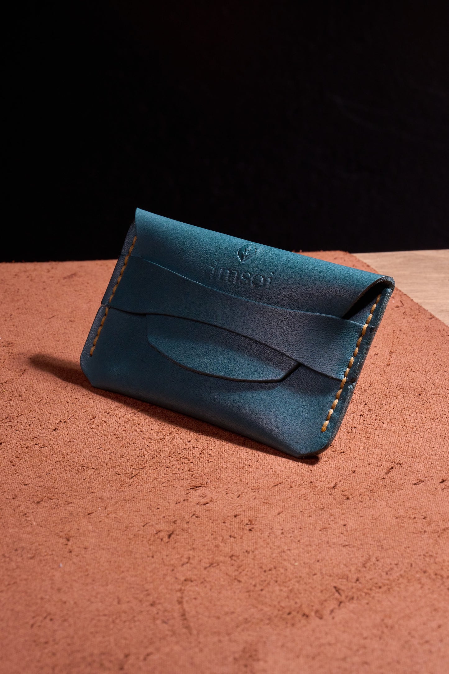 Turkuaz El Yapımı dana derisi çok fonksiyonlu kartlık box– Premium El Yapımı Minimalist Bozuk Para, Nakit ve Kartlar için Çok Amaçlı Ceplik. Takı, USB, SD Kartlar ve Küçük Eşyalar İçin