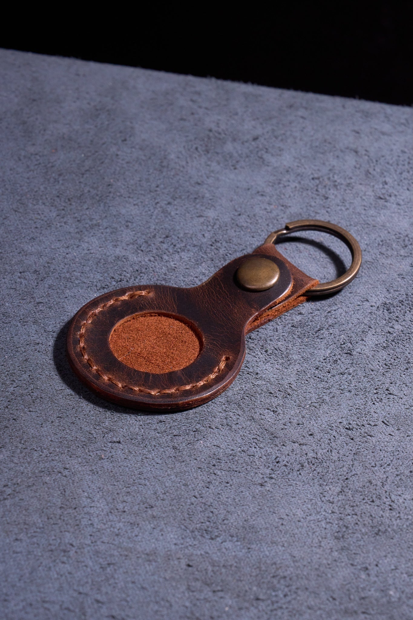 Taba El Yapımı Hakiki Deri Airtag Anahtarlık, %100 El İşçiliğiyle Üretilmiş Dayanıklı Gerçek Deri Kılıf, Apple AirTag ile Uyumlu, Günlük Kullanım İçin Birinci Sınıf Deri Aksesuar