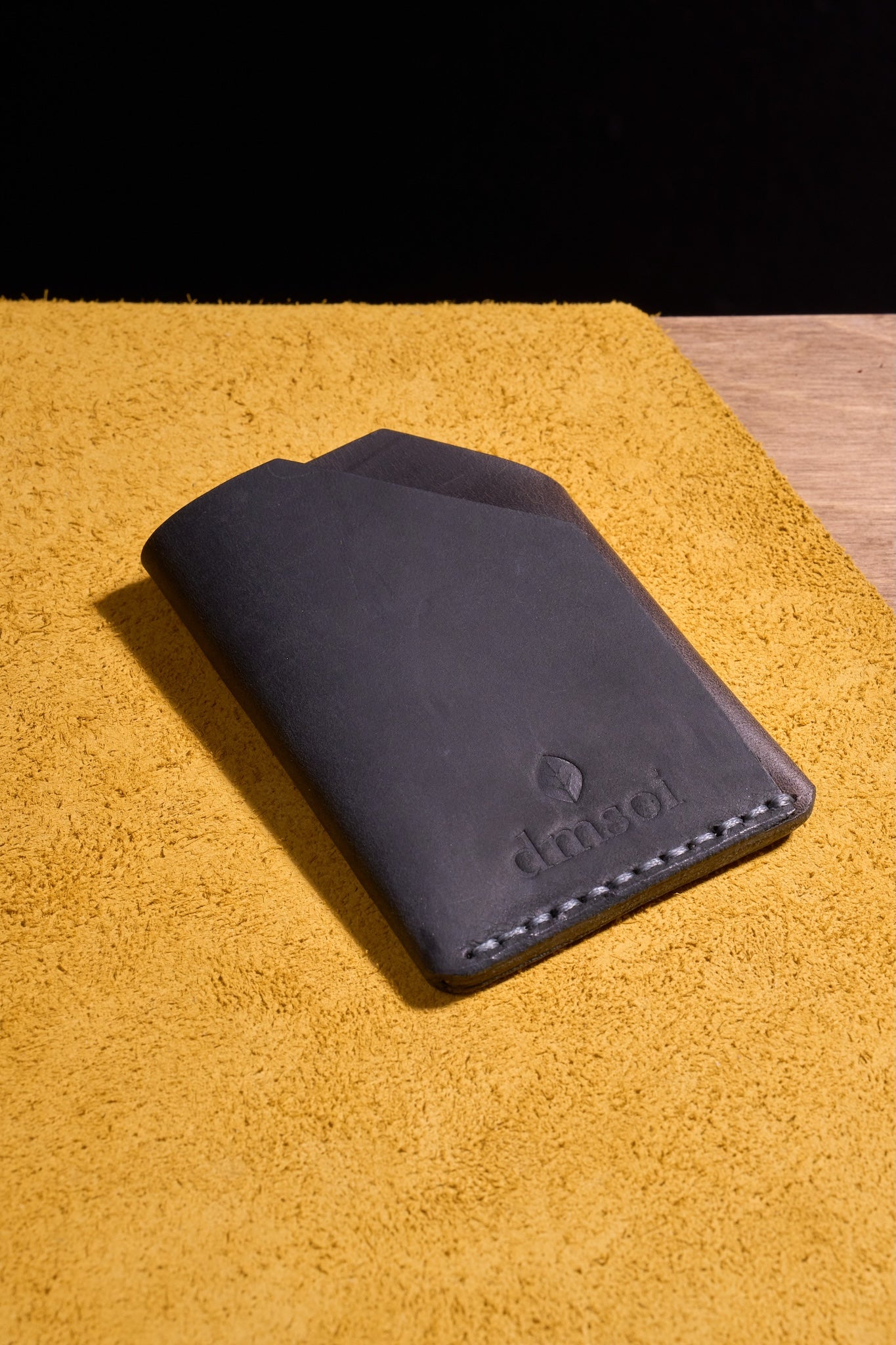 Gri Siyah - El Yapımı Minimalist Deri Kartlık – %100 Dana Derisi, Erkekler ve Kadınlar İçin Birinci Sınıf İnce El Yapımı Kartlık, Makine Kullanılmamıştır, Dayanıklı Günlük Kullanım Kartlık