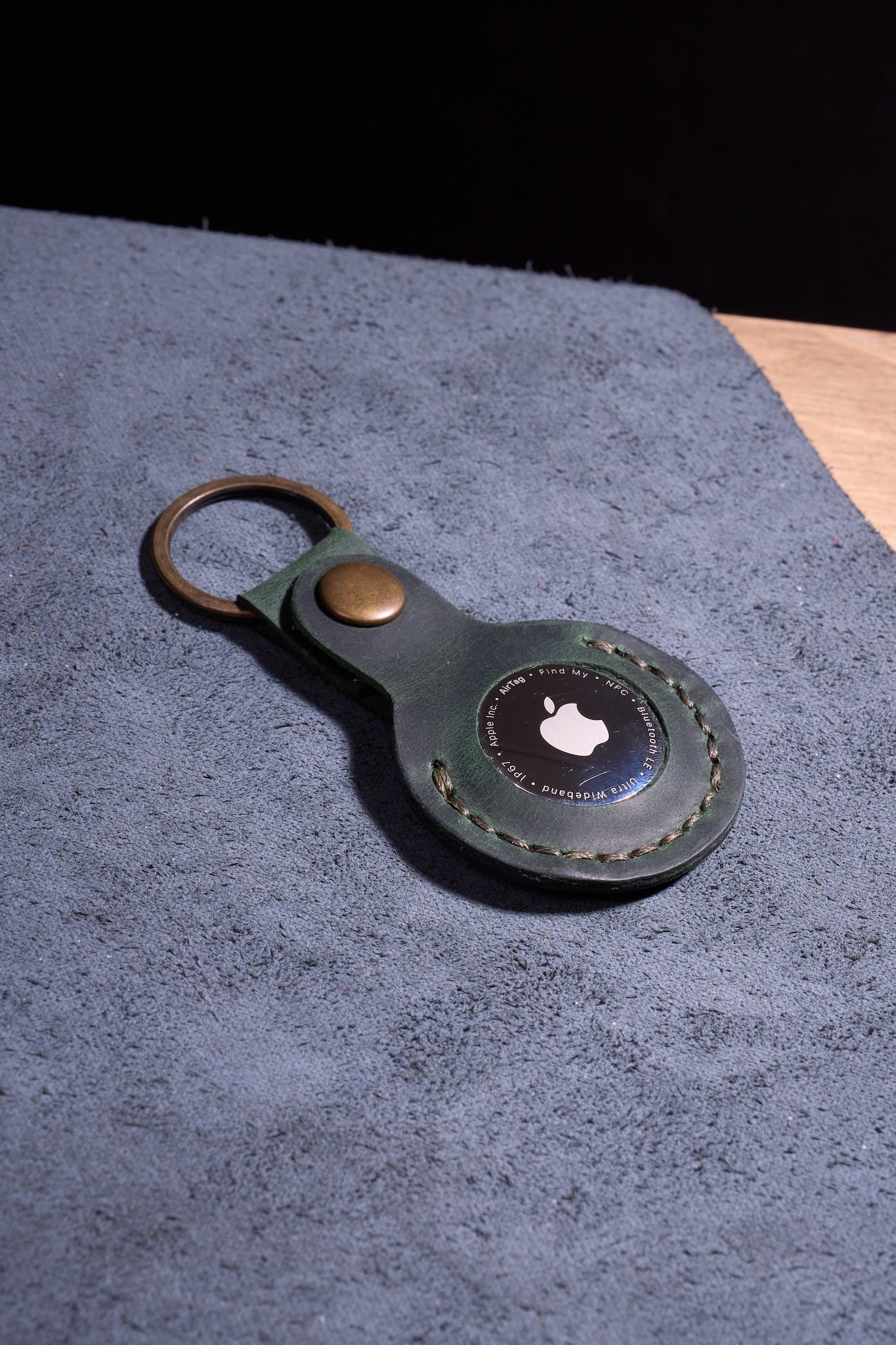 Yeşil El Yapımı Hakiki Deri Airtag Anahtarlık, %100 El İşçiliğiyle Üretilmiş Dayanıklı Gerçek Deri Kılıf, Apple AirTag ile Uyumlu, Günlük Kullanım İçin Birinci Sınıf Deri Aksesuar