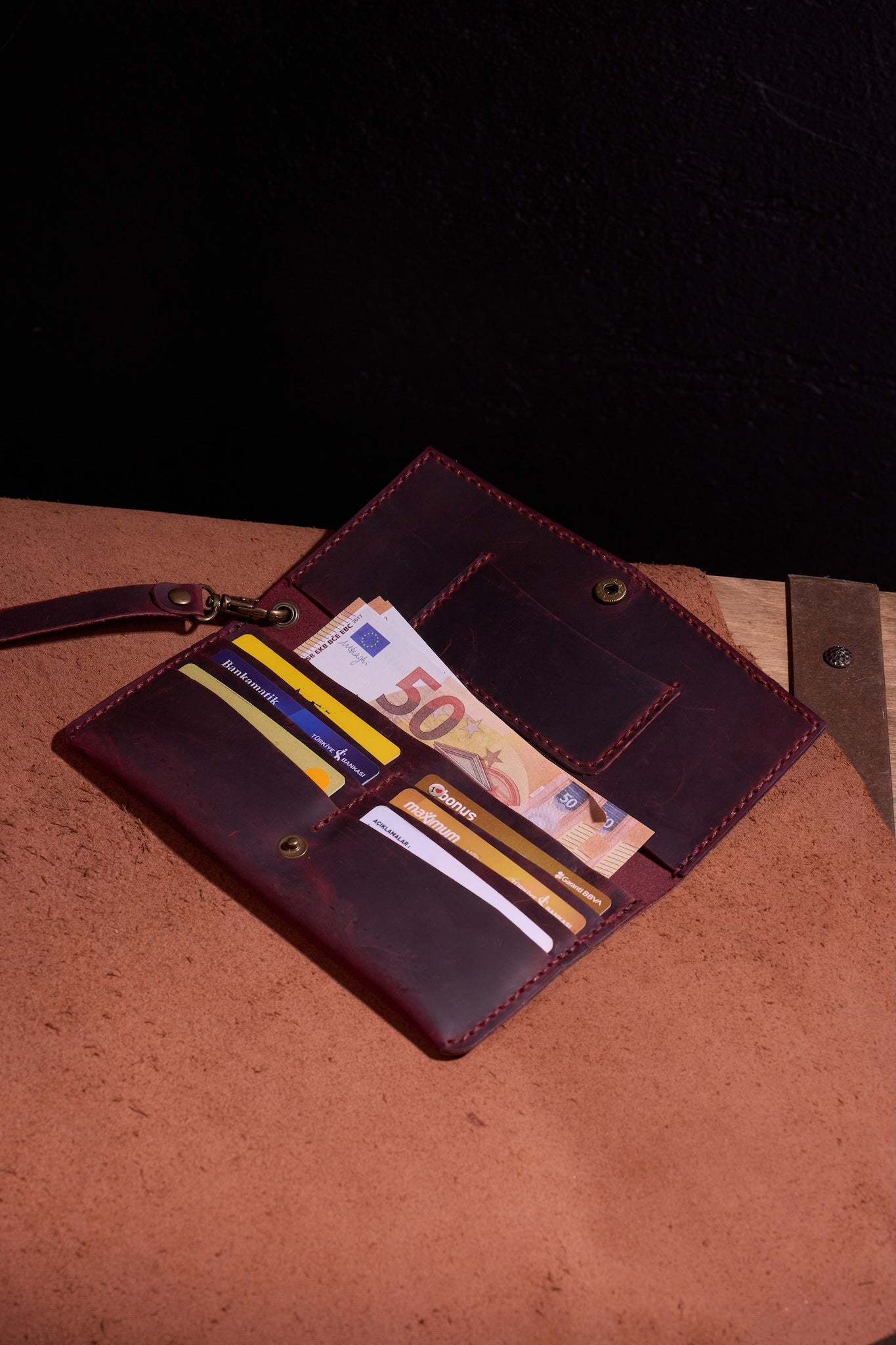 Bordo Erkek veya Kadın için Kulplu Cüzdan, Birinci Sınıf El Yapımı Hakiki Deri – 6  Kredi Kart / Kimlik Yuvası, Uzun, Şık ve Dayanıklı Katlanabilir Cüzdan, İş, Seyahat, Hediye ve Tüm ihtiyaçlarınız için Günlük Kullanım