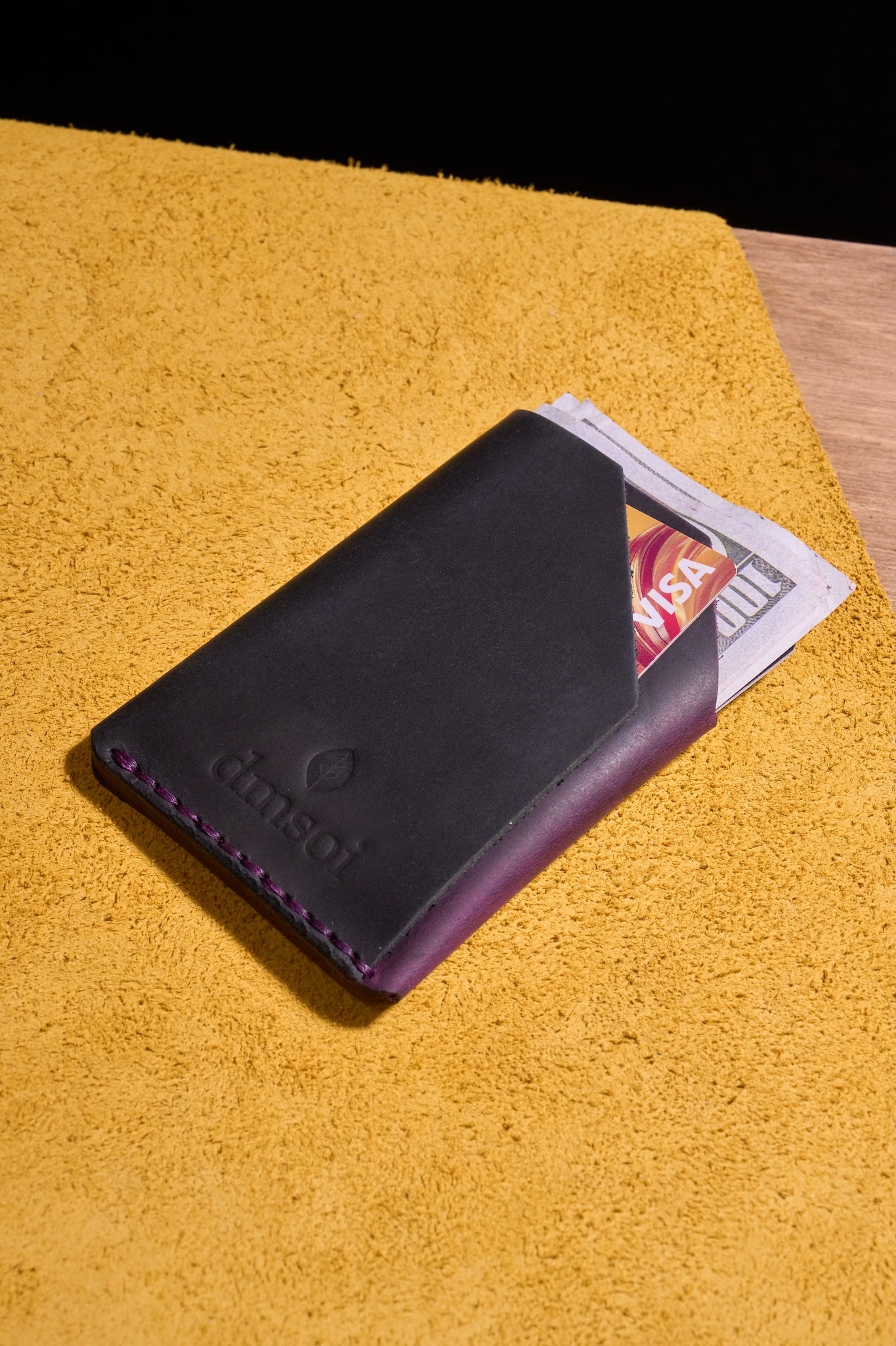 Mor Siyah - El Yapımı Minimalist Deri Kartlık – %100 Dana Derisi, Erkekler ve Kadınlar İçin Birinci Sınıf İnce El Yapımı Kartlık, Makine Kullanılmamıştır, Dayanıklı Günlük Kullanım Kartlık