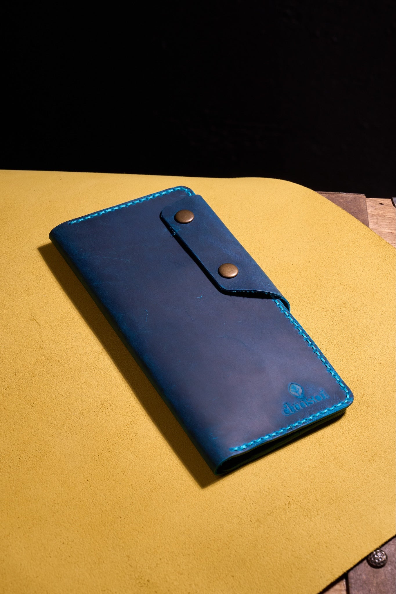 Turkuaz El Yapımı Deri Erkek Cüzdanı – Özenle Üretilmiş, Hediye ve Günlük Kullanım İçin İdeal