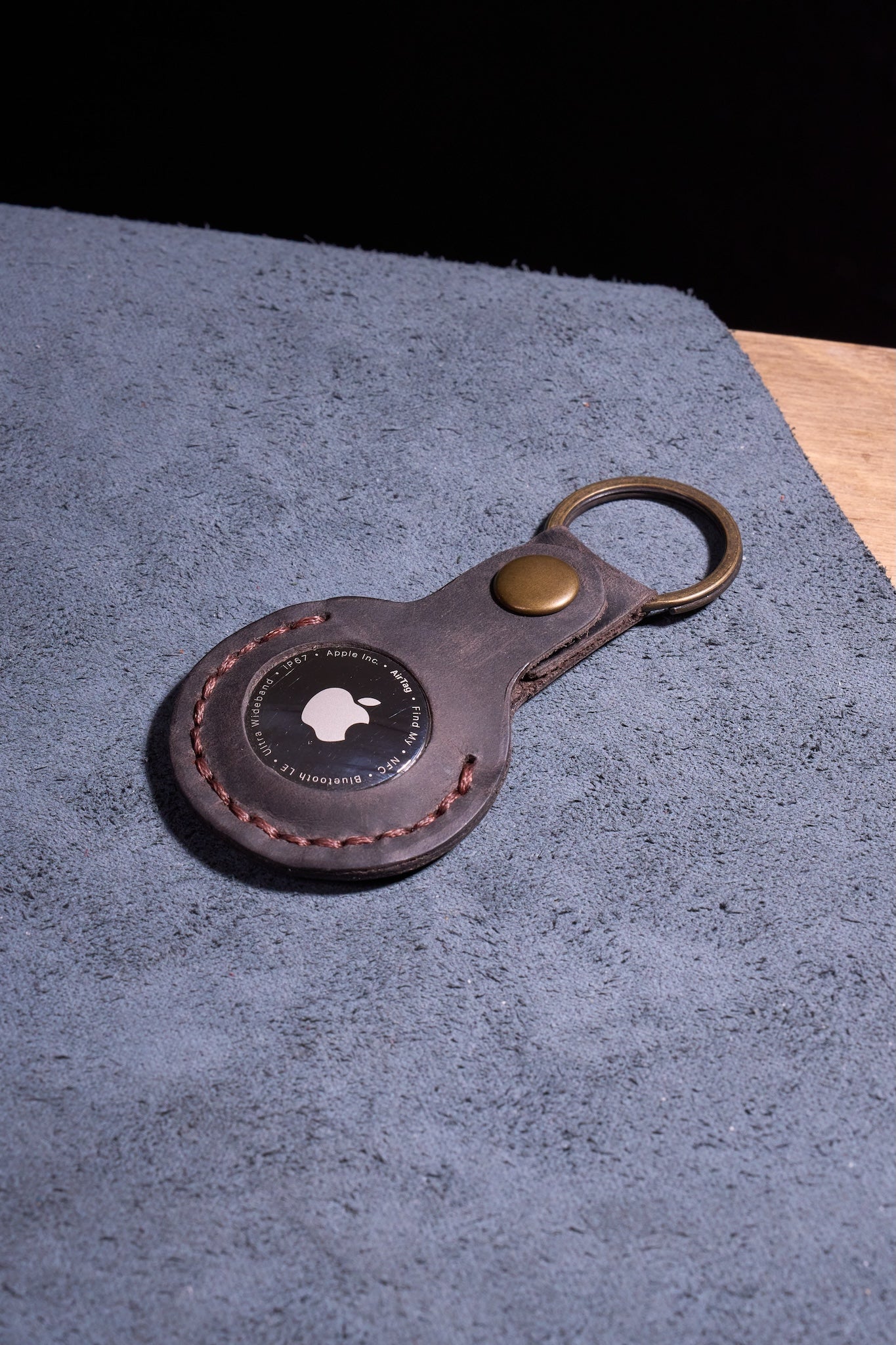 Kahve El Yapımı Hakiki Deri Airtag Anahtarlık, %100 El İşçiliğiyle Üretilmiş Dayanıklı Gerçek Deri Kılıf, Apple AirTag ile Uyumlu, Günlük Kullanım İçin Birinci Sınıf Deri Aksesuar