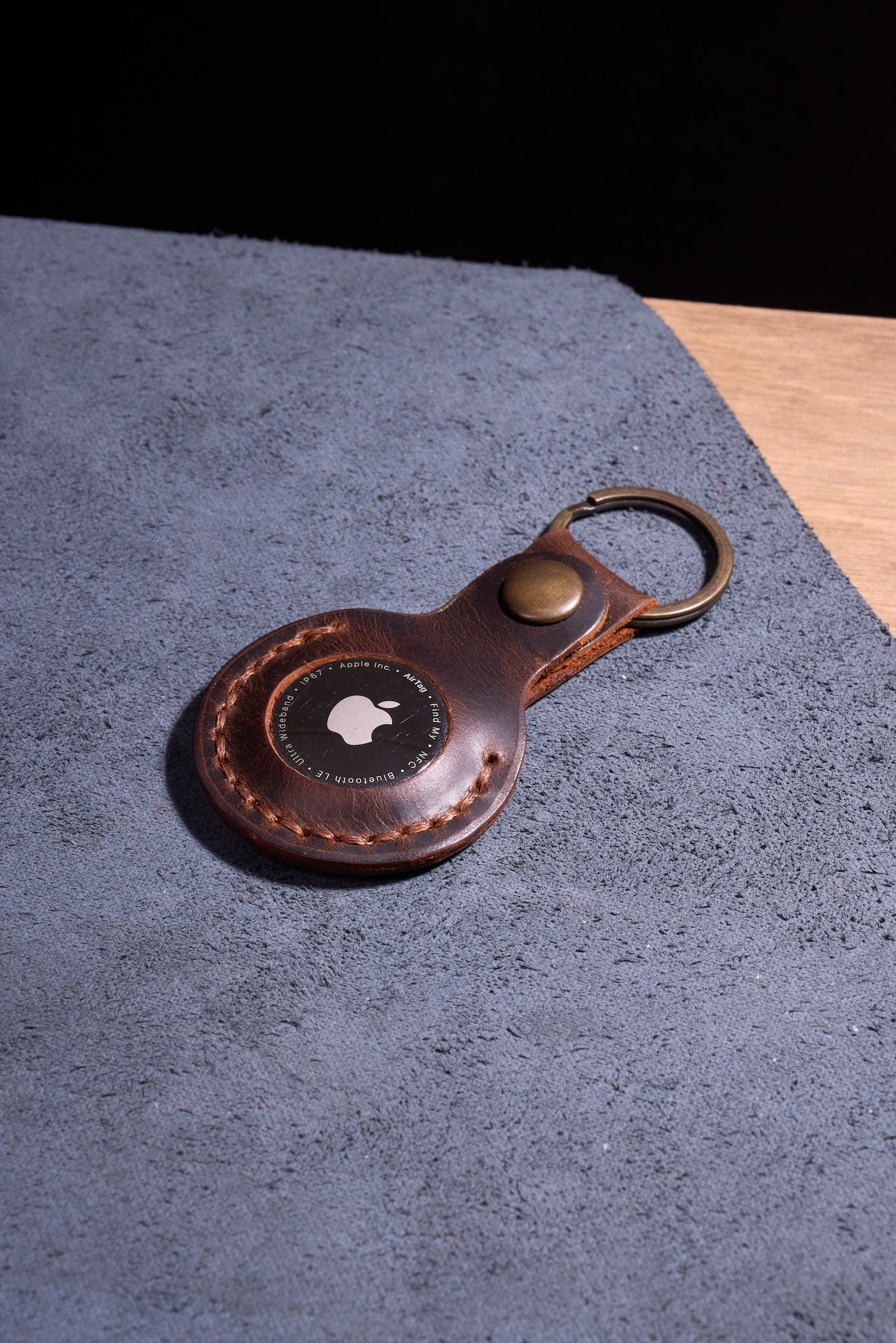 Taba El Yapımı Hakiki Deri Airtag Anahtarlık, %100 El İşçiliğiyle Üretilmiş Dayanıklı Gerçek Deri Kılıf, Apple AirTag ile Uyumlu, Günlük Kullanım İçin Birinci Sınıf Deri Aksesuar