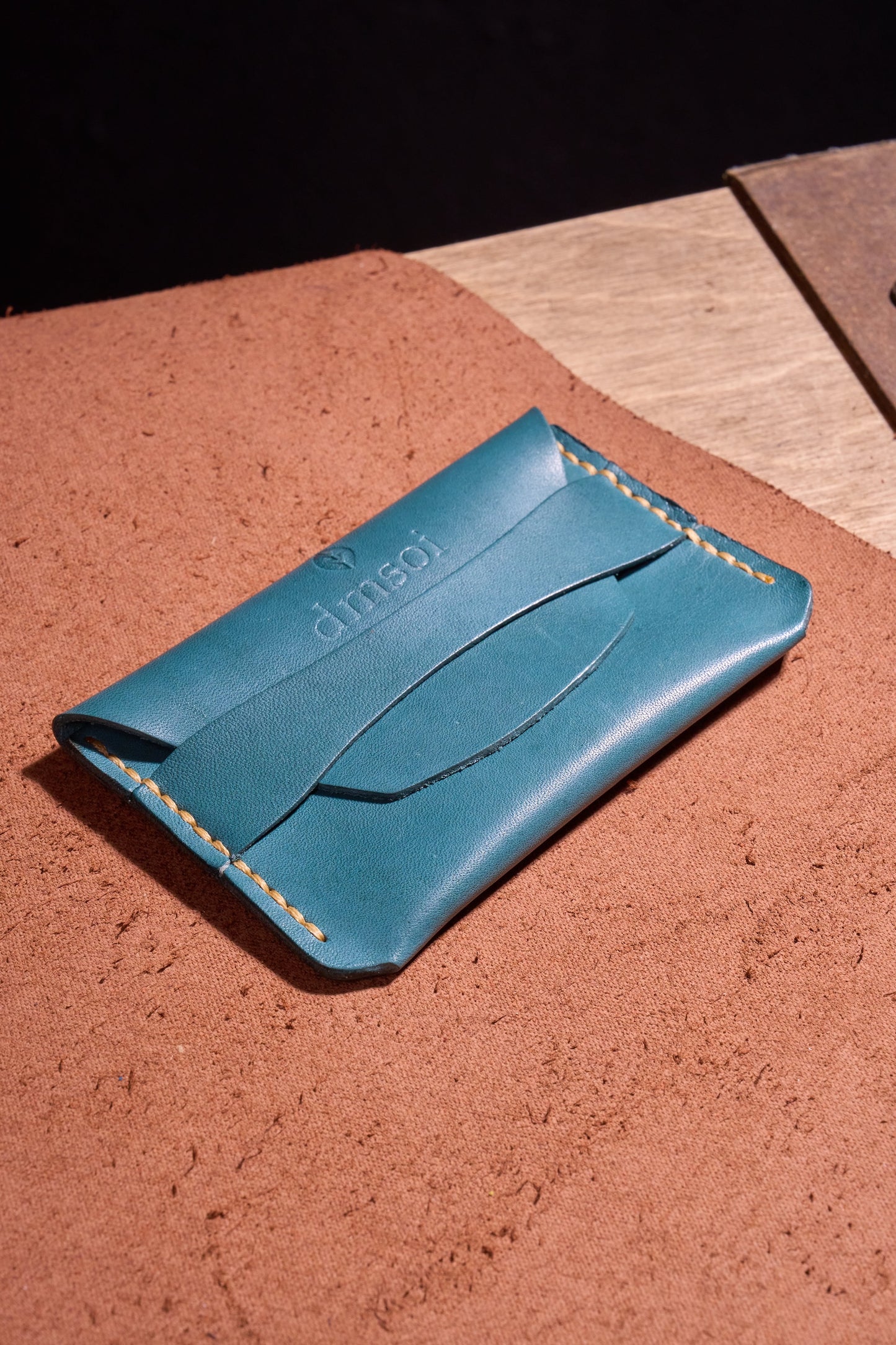 Turkuaz El Yapımı dana derisi çok fonksiyonlu kartlık box– Premium El Yapımı Minimalist Bozuk Para, Nakit ve Kartlar için Çok Amaçlı Ceplik. Takı, USB, SD Kartlar ve Küçük Eşyalar İçin