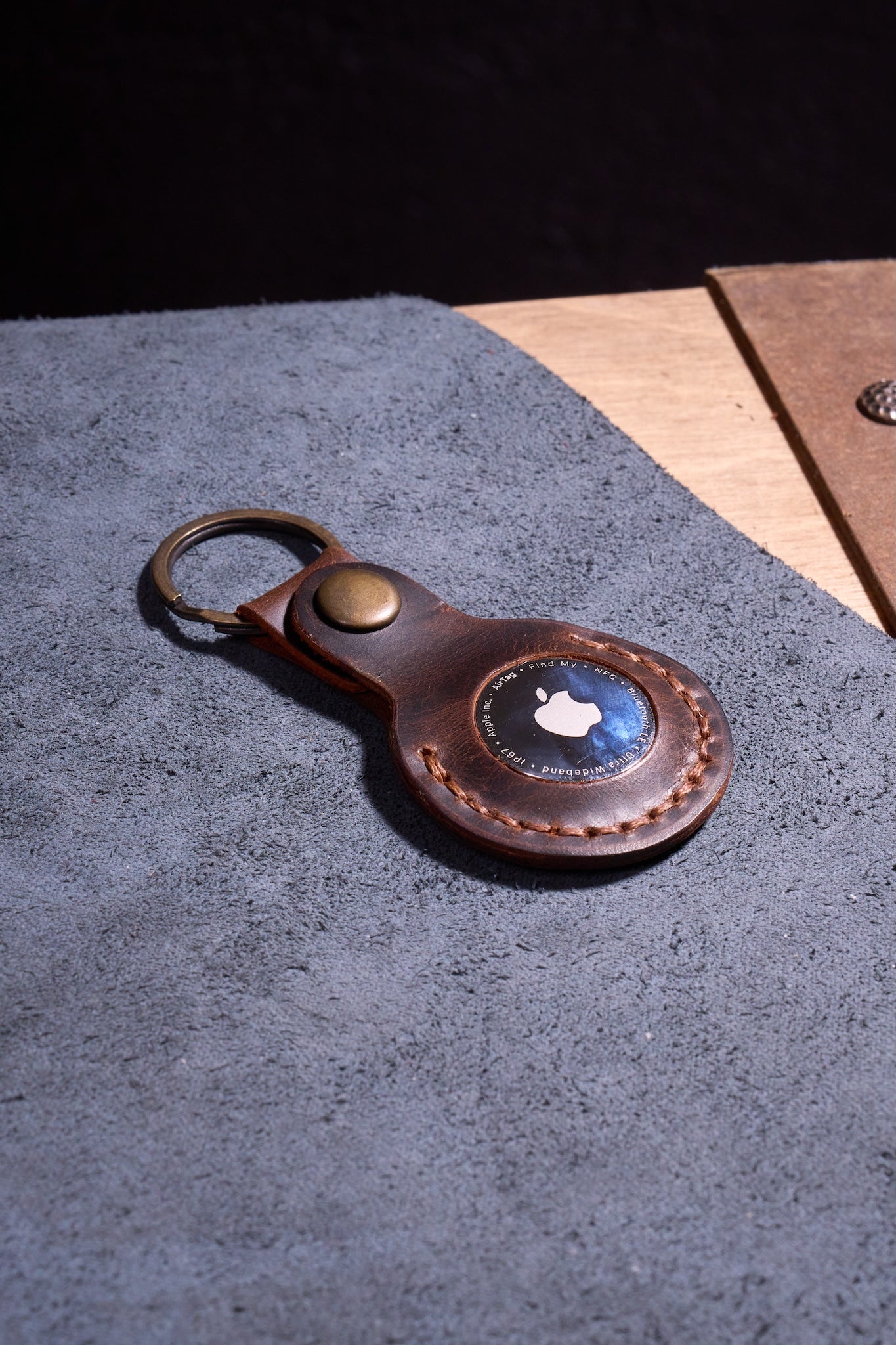 Taba El Yapımı Hakiki Deri Airtag Anahtarlık, %100 El İşçiliğiyle Üretilmiş Dayanıklı Gerçek Deri Kılıf, Apple AirTag ile Uyumlu, Günlük Kullanım İçin Birinci Sınıf Deri Aksesuar