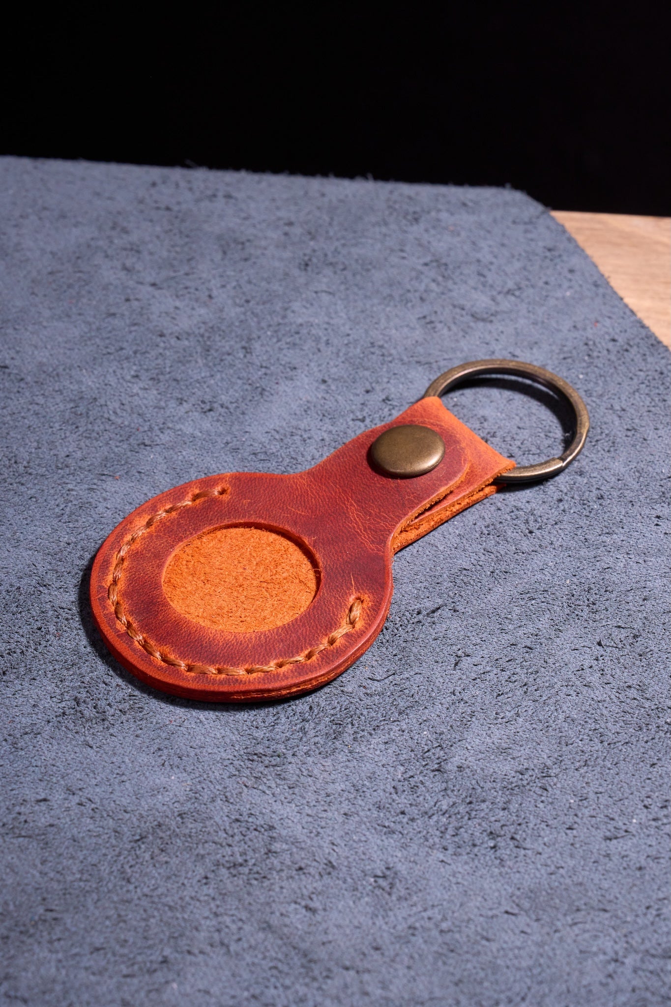 Turuncu Kiremit El Yapımı Hakiki Deri Airtag Anahtarlık, %100 El İşçiliğiyle Üretilmiş Dayanıklı Gerçek Deri Kılıf, Apple AirTag ile Uyumlu, Günlük Kullanım İçin Birinci Sınıf Deri Aksesuar