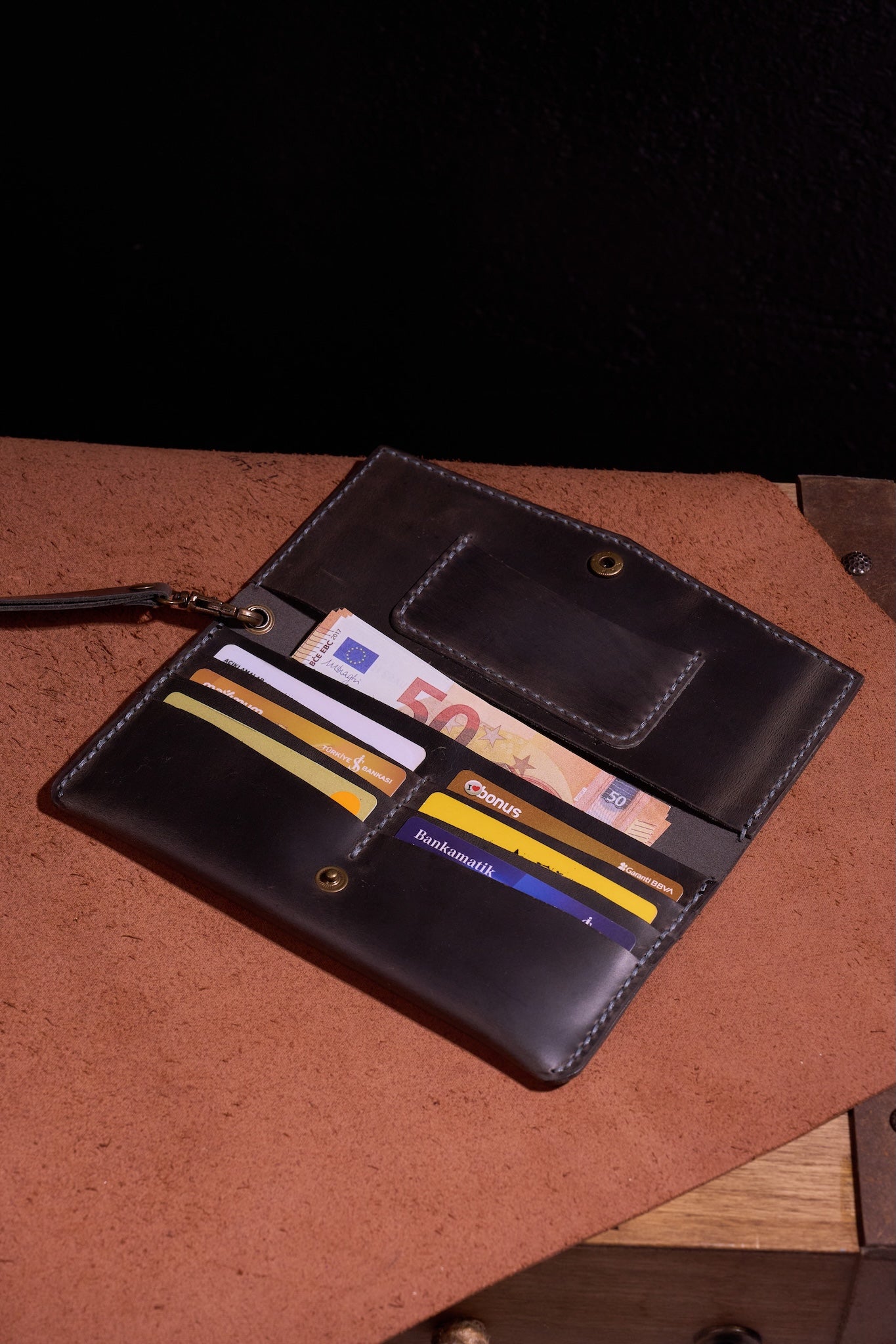 Gri Erkek veya Kadın için Kulplu Cüzdan, Birinci Sınıf El Yapımı Hakiki Deri – 6  Kredi Kart / Kimlik Yuvası, Uzun, Şık ve Dayanıklı Katlanabilir Cüzdan, İş, Seyahat, Hediye ve Tüm ihtiyaçlarınız için Günlük Kullanım