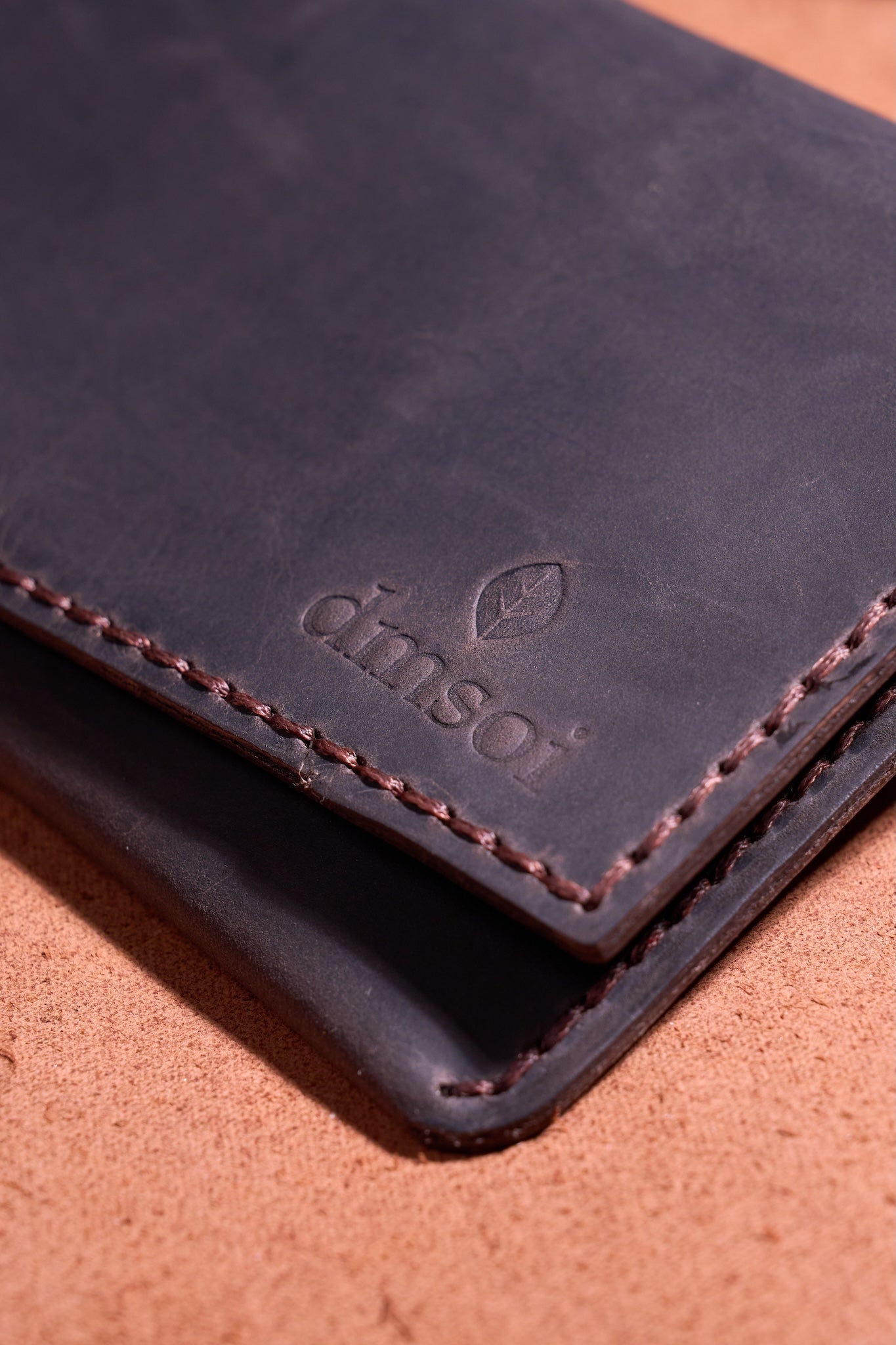 Kahve Erkek veya Kadın için Kulplu Cüzdan, Birinci Sınıf El Yapımı Hakiki Deri – 6  Kredi Kart / Kimlik Yuvası, Uzun, Şık ve Dayanıklı Katlanabilir Cüzdan, İş, Seyahat, Hediye ve Tüm ihtiyaçlarınız için Günlük Kullanım