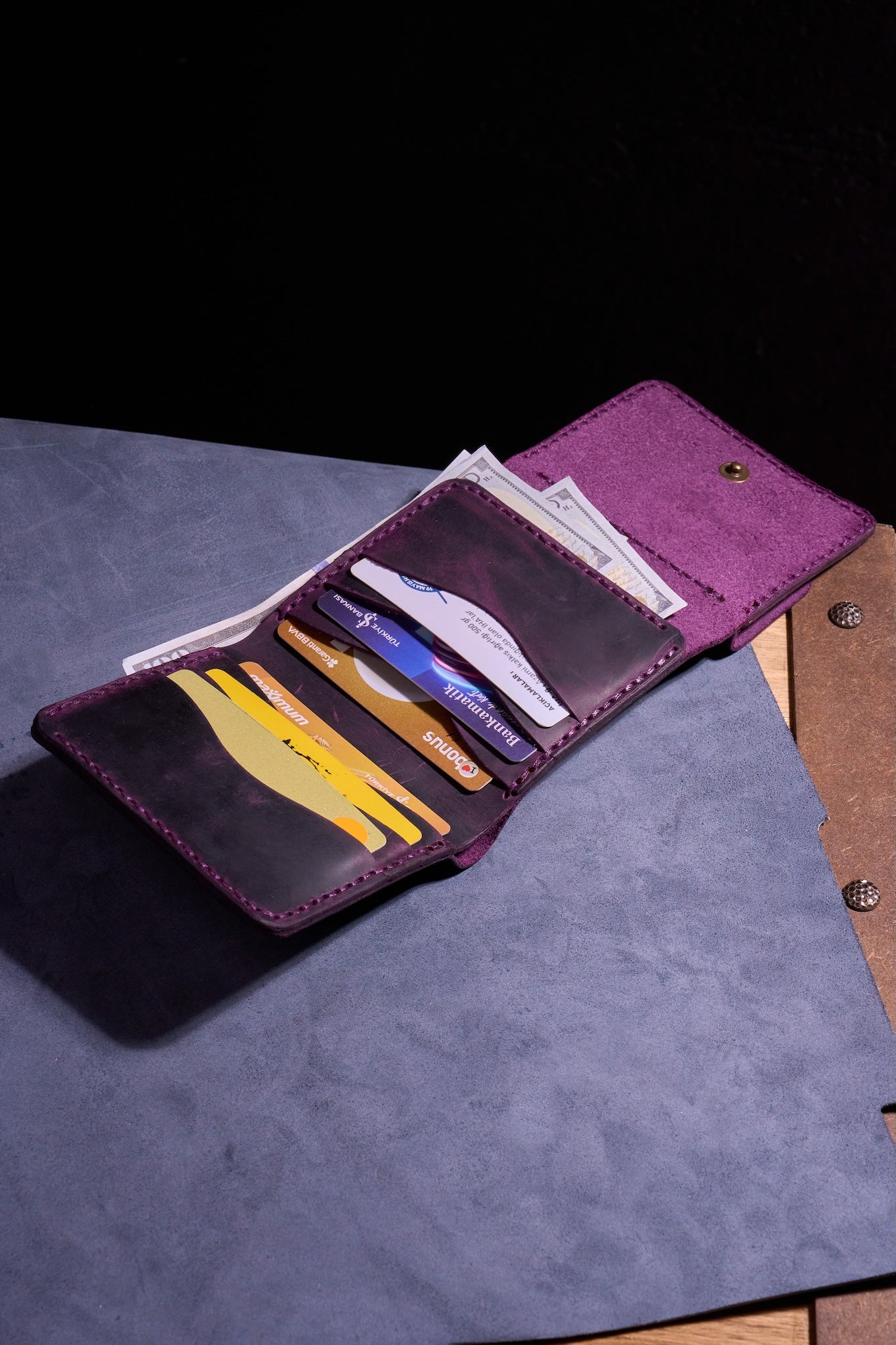 Mor El yapımı hakiki deri kadın cüzdanı. Anneler, öğrenciler, kendiniz ve sevdikleriniz için.