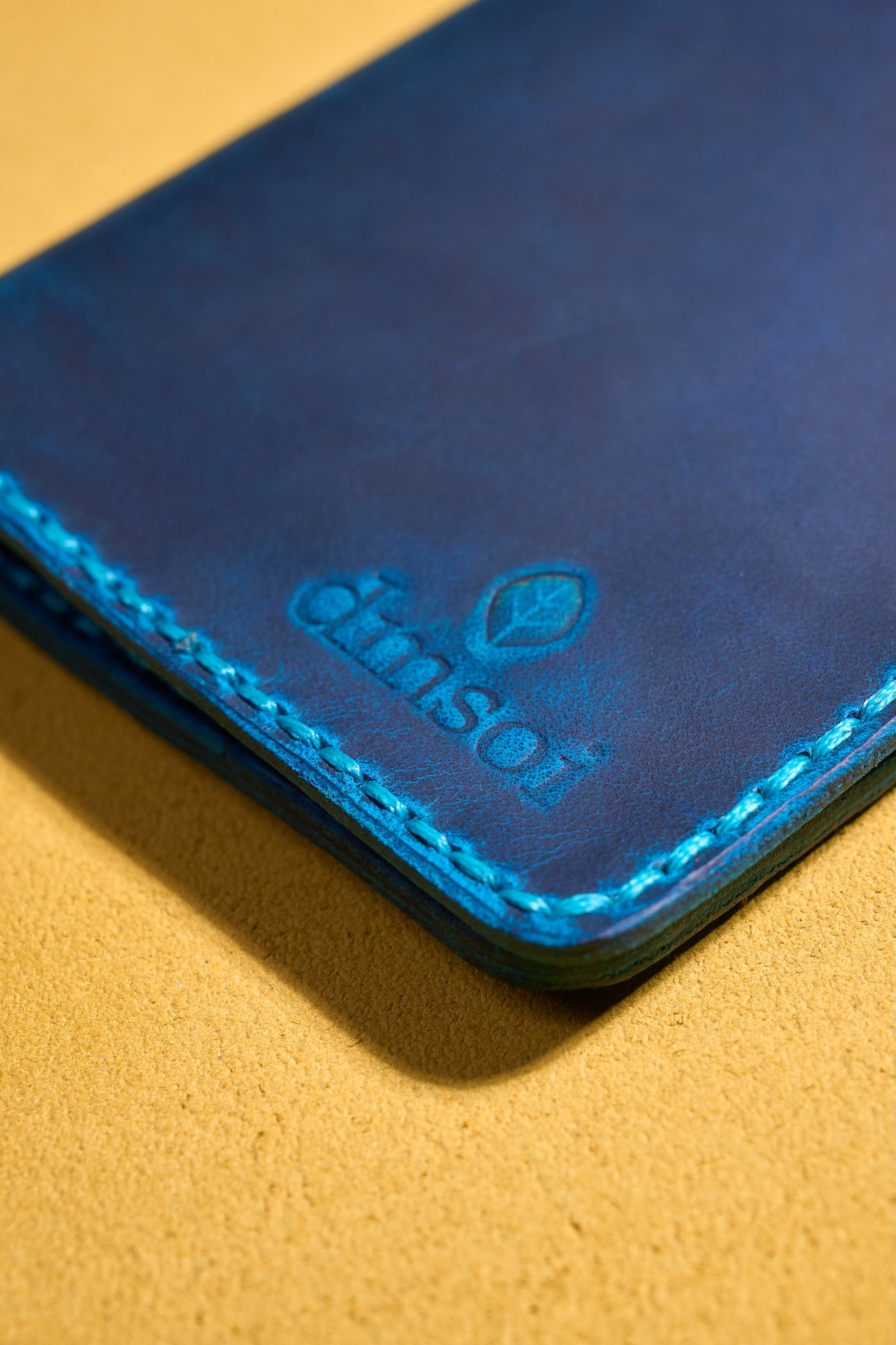 Turkuaz El Yapımı Deri Erkek Cüzdanı – Özenle Üretilmiş, Hediye ve Günlük Kullanım İçin İdeal