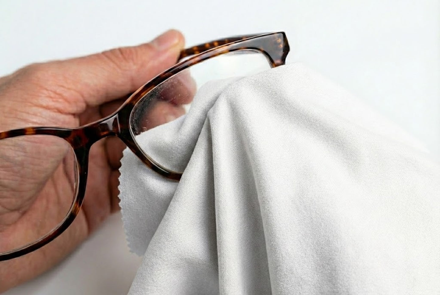 Beyaz Mikrofiber Polyamid ve Polyester karışımı Temizlik Bezi, Araç İç Mekanı, Piyano Black noktaları, Trim, Gözlükler, Kamera Lensleri, Ekranlar ve Hassas Yüzeyler İçin – Yumuşak, Tüy Bırakmayan, Yeniden Kullanılabilir Zikzak Kenarlı Silme Bezi