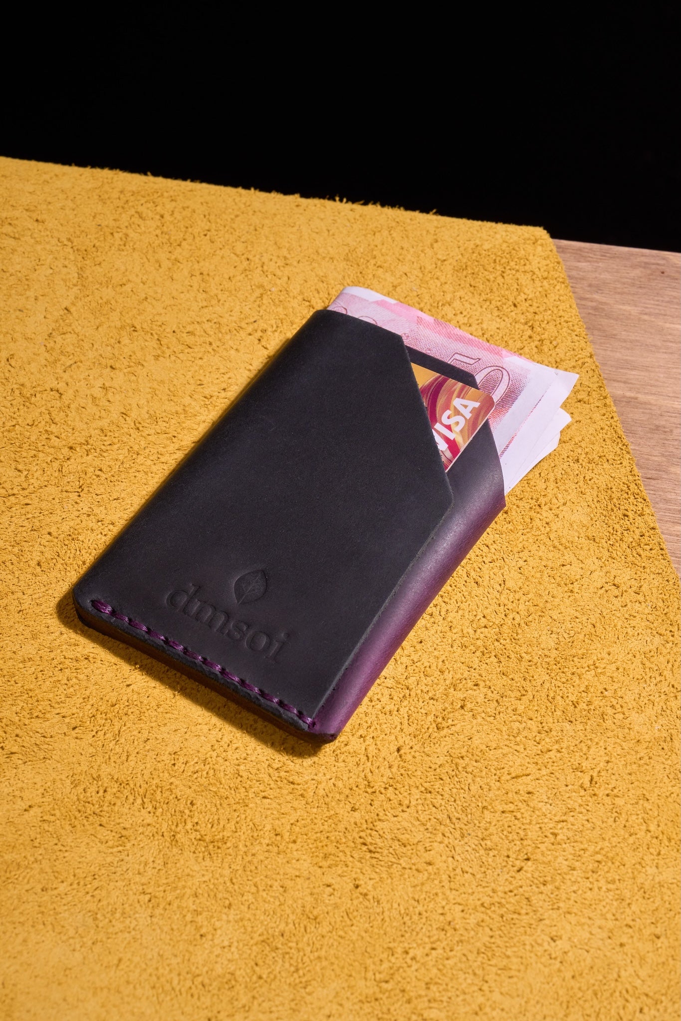 Mor Siyah - El Yapımı Minimalist Deri Kartlık – %100 Dana Derisi, Erkekler ve Kadınlar İçin Birinci Sınıf İnce El Yapımı Kartlık, Makine Kullanılmamıştır, Dayanıklı Günlük Kullanım Kartlık