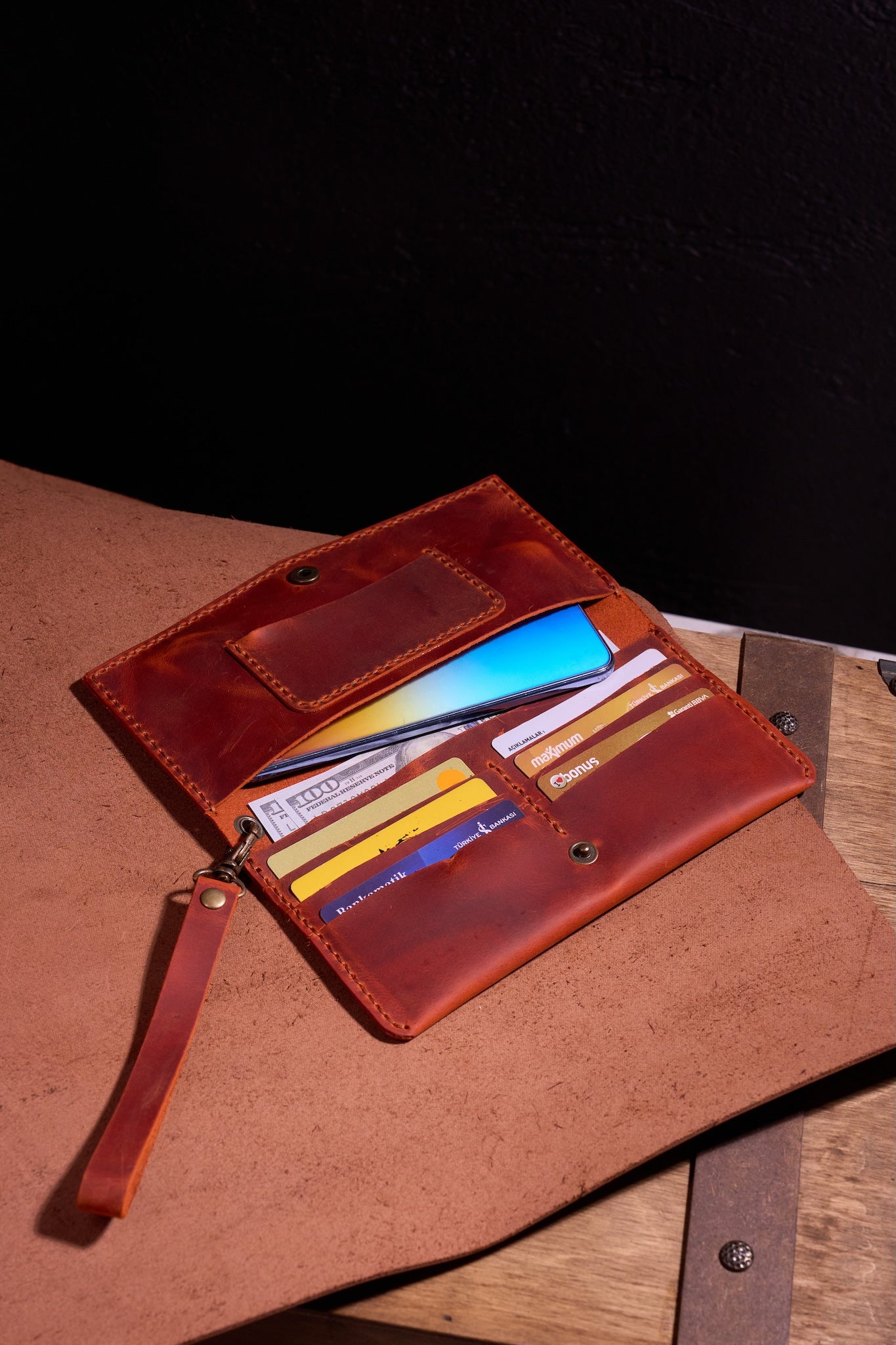 Turuncu Kiremit Erkek veya Kadın için Kulplu Cüzdan, Birinci Sınıf El Yapımı Hakiki Deri – 6  Kredi Kart / Kimlik Yuvası, Uzun, Şık ve Dayanıklı Katlanabilir Cüzdan, İş, Seyahat, Hediye ve Tüm ihtiyaçlarınız için Günlük Kullanım