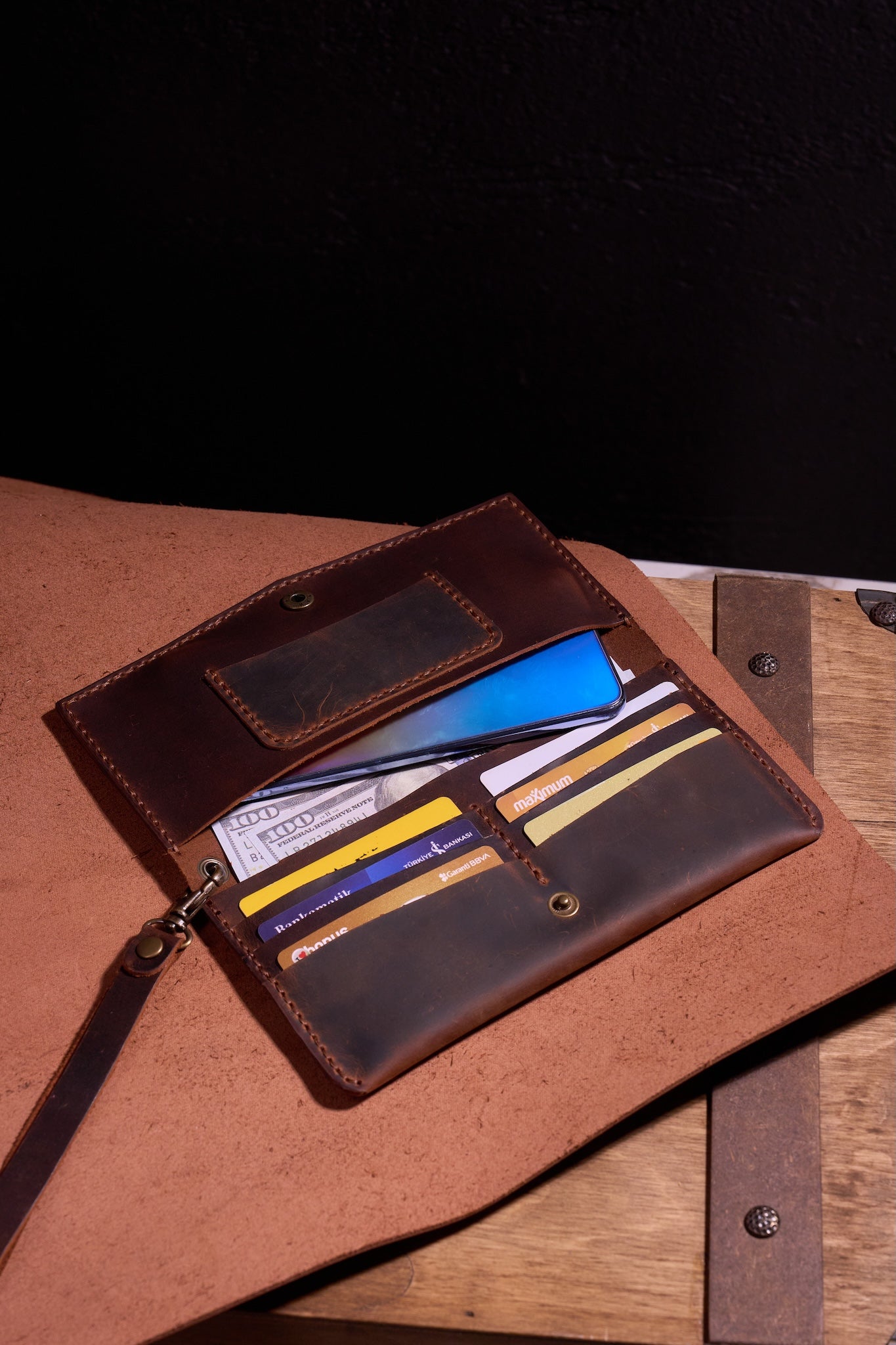 Taba Erkek veya Kadın için Kulplu Cüzdan, Birinci Sınıf El Yapımı Hakiki Deri – 6  Kredi Kart / Kimlik Yuvası, Uzun, Şık ve Dayanıklı Katlanabilir Cüzdan, İş, Seyahat, Hediye ve Tüm ihtiyaçlarınız için Günlük Kullanım