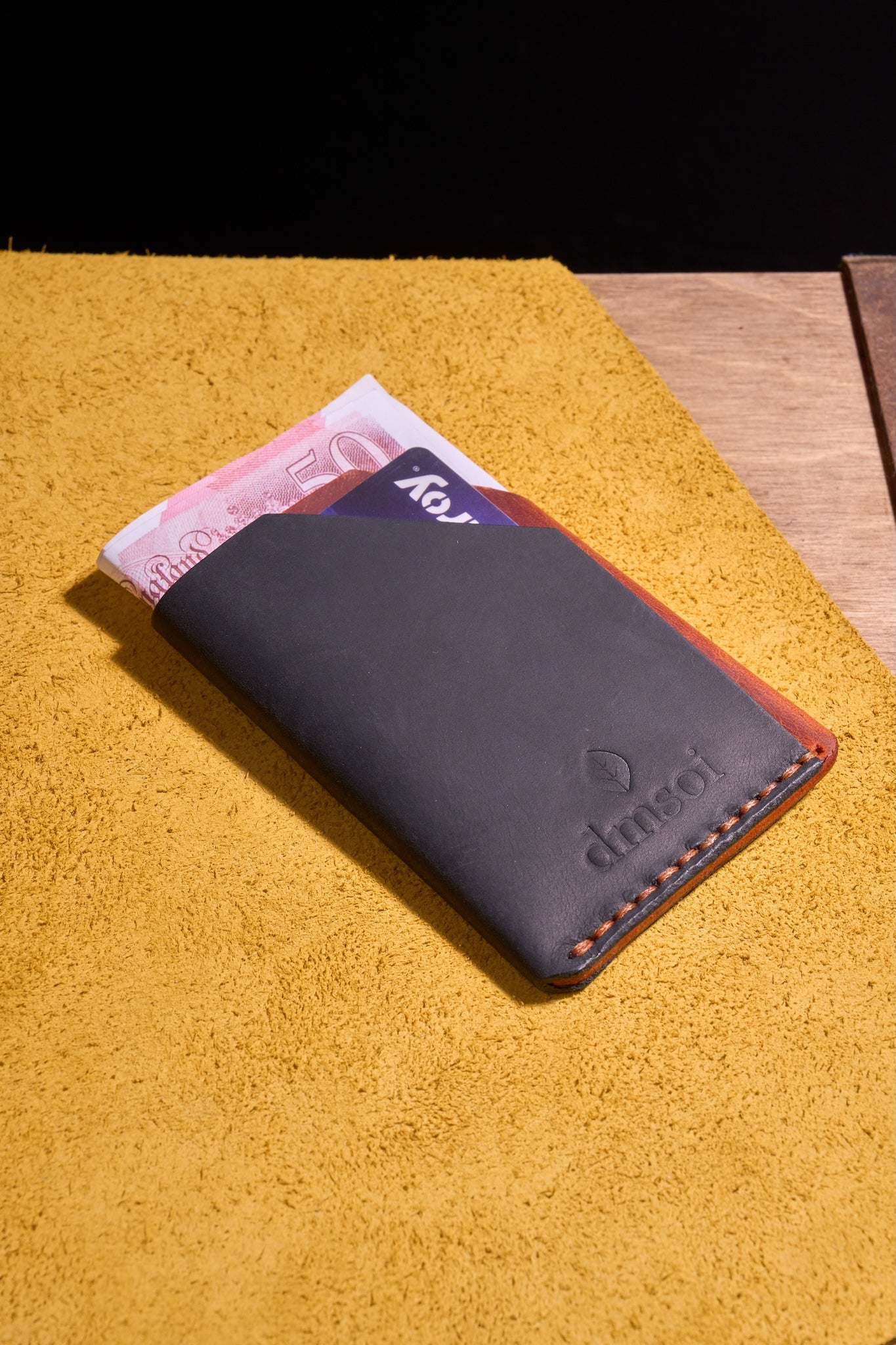 Turuncu Kiremit Siyah - El Yapımı Minimalist Deri Kartlık – %100 Dana Derisi, Erkekler ve Kadınlar İçin Birinci Sınıf İnce El Yapımı Kartlık, Makine Kullanılmamıştır, Dayanıklı Günlük Kullanım Kartlık