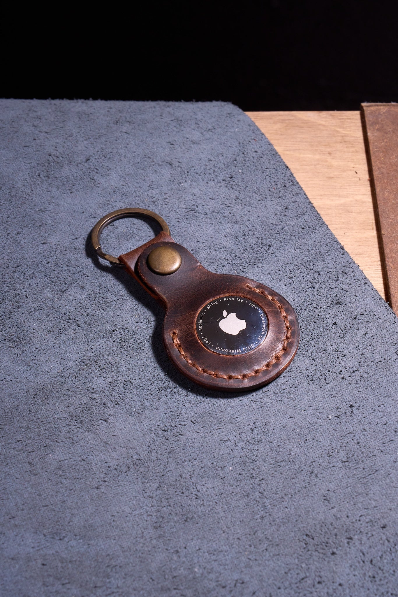 Taba El Yapımı Hakiki Deri Airtag Anahtarlık, %100 El İşçiliğiyle Üretilmiş Dayanıklı Gerçek Deri Kılıf, Apple AirTag ile Uyumlu, Günlük Kullanım İçin Birinci Sınıf Deri Aksesuar