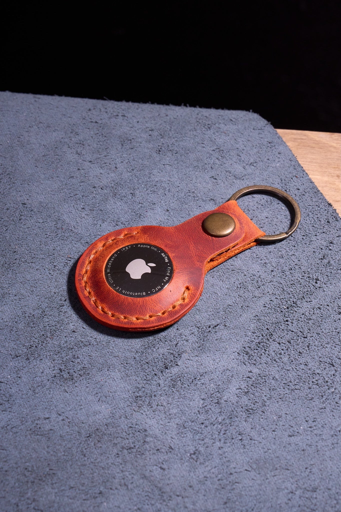 Turuncu Kiremit El Yapımı Hakiki Deri Airtag Anahtarlık, %100 El İşçiliğiyle Üretilmiş Dayanıklı Gerçek Deri Kılıf, Apple AirTag ile Uyumlu, Günlük Kullanım İçin Birinci Sınıf Deri Aksesuar
