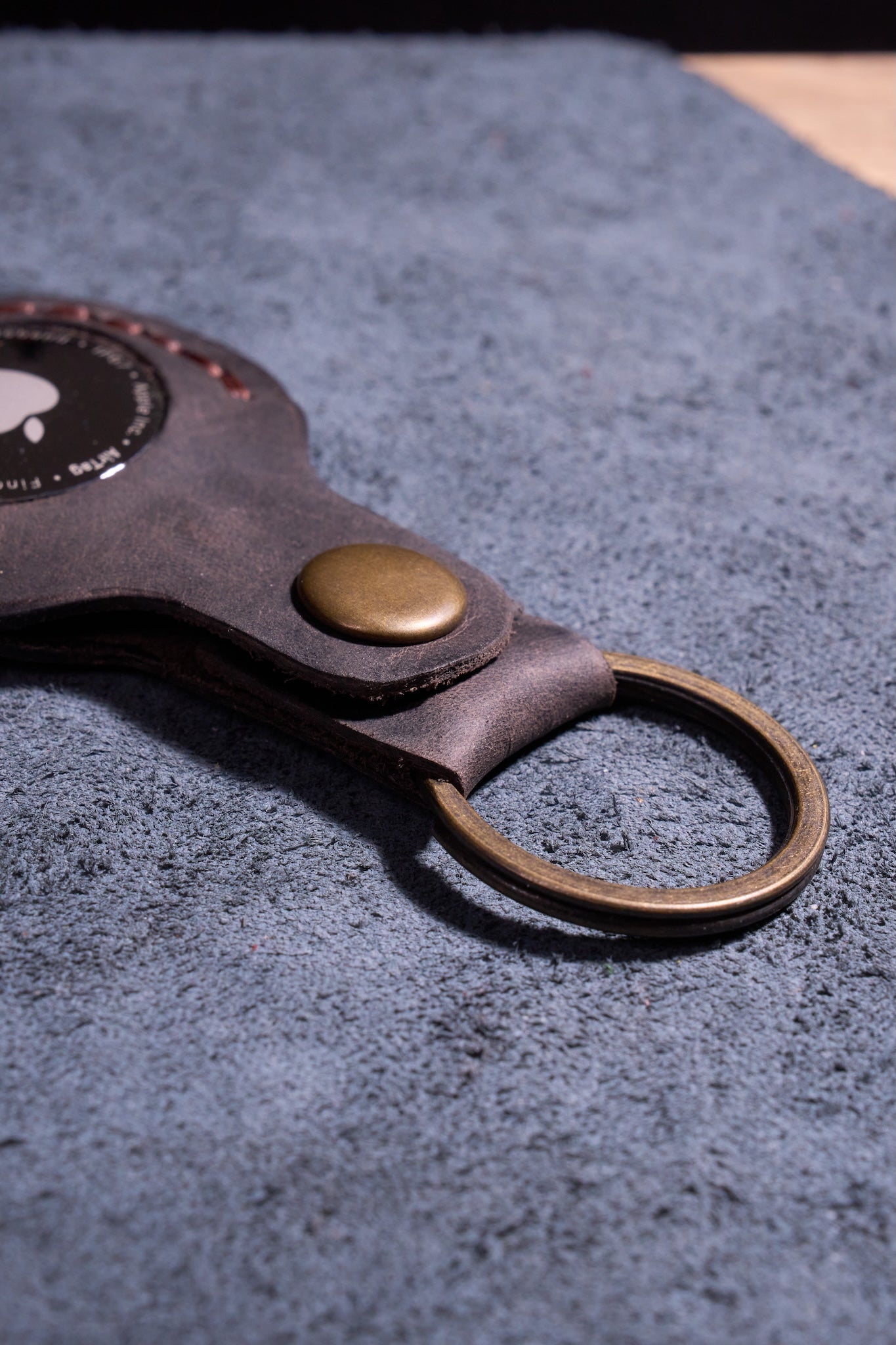 Kahve El Yapımı Hakiki Deri Airtag Anahtarlık, %100 El İşçiliğiyle Üretilmiş Dayanıklı Gerçek Deri Kılıf, Apple AirTag ile Uyumlu, Günlük Kullanım İçin Birinci Sınıf Deri Aksesuar