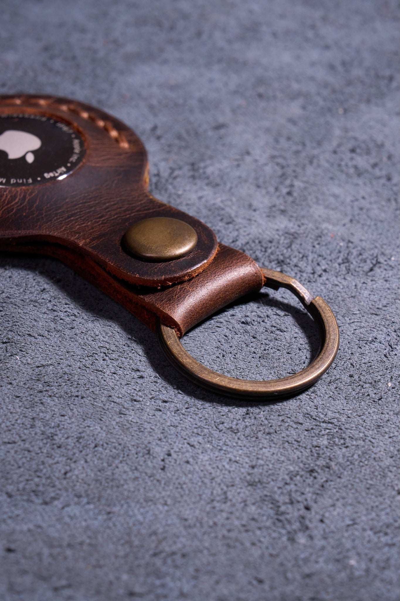 Taba El Yapımı Hakiki Deri Airtag Anahtarlık, %100 El İşçiliğiyle Üretilmiş Dayanıklı Gerçek Deri Kılıf, Apple AirTag ile Uyumlu, Günlük Kullanım İçin Birinci Sınıf Deri Aksesuar