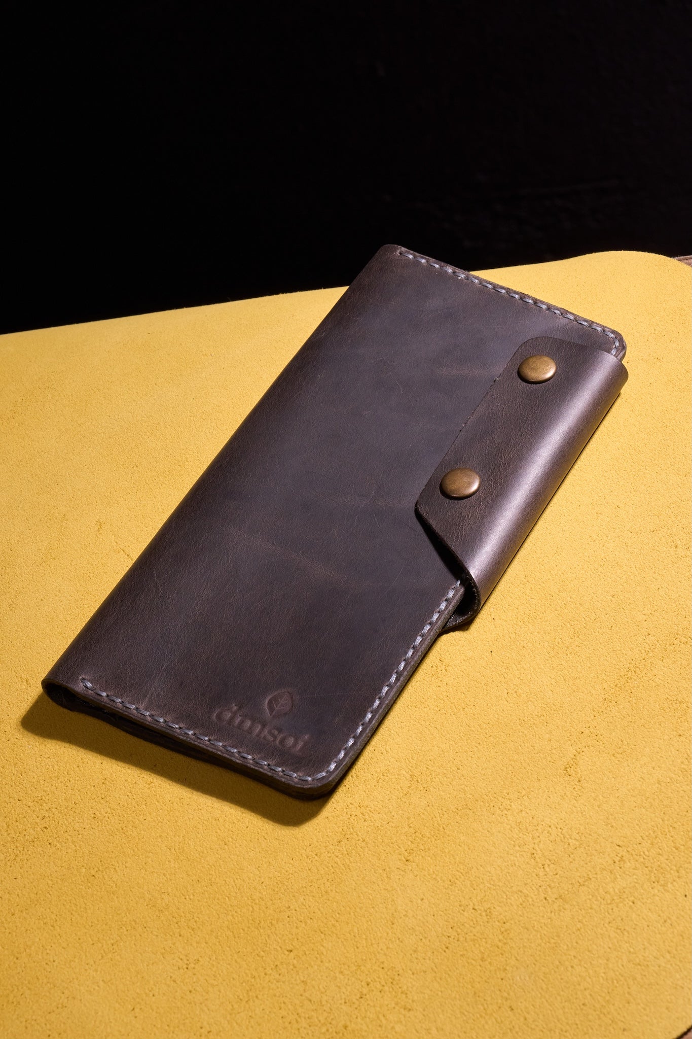 Gri El Yapımı Deri Erkek Cüzdanı – Özenle Üretilmiş, Hediye ve Günlük Kullanım İçin İdeal