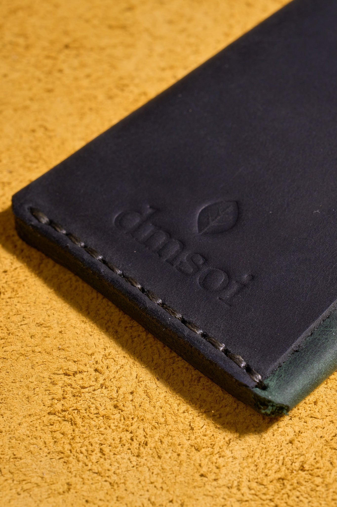 Yeşil Siyah - El Yapımı Minimalist Deri Kartlık – %100 Dana Derisi, Erkekler ve Kadınlar İçin Birinci Sınıf İnce El Yapımı Kartlık, Makine Kullanılmamıştır, Dayanıklı Günlük Kullanım Kartlık