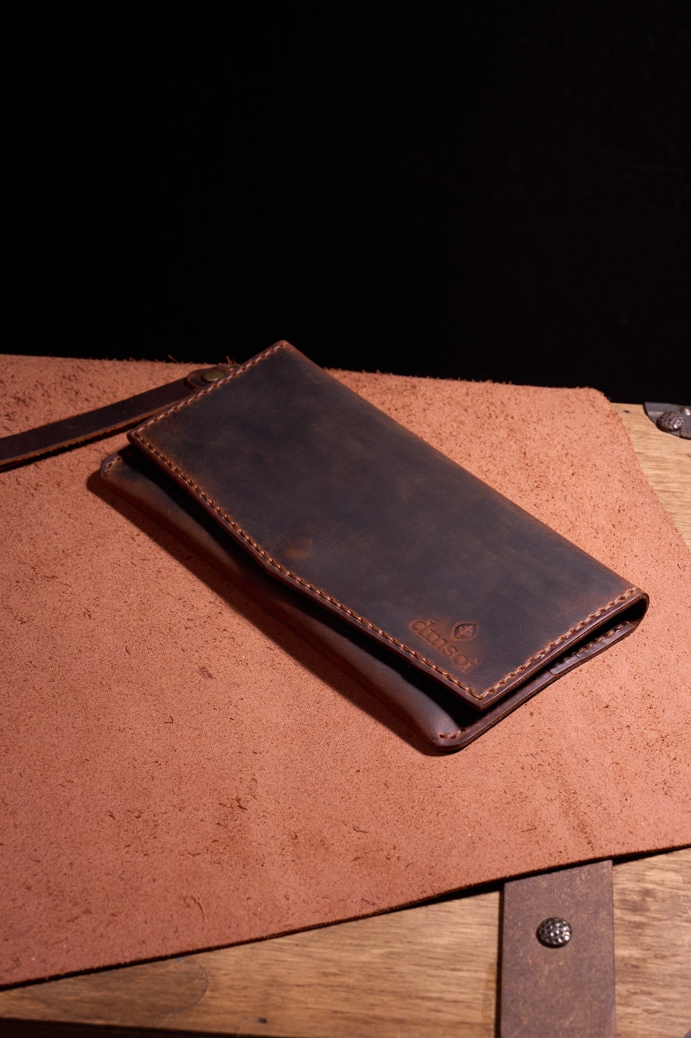 Taba Erkek veya Kadın için Kulplu Cüzdan, Birinci Sınıf El Yapımı Hakiki Deri – 6  Kredi Kart / Kimlik Yuvası, Uzun, Şık ve Dayanıklı Katlanabilir Cüzdan, İş, Seyahat, Hediye ve Tüm ihtiyaçlarınız için Günlük Kullanım