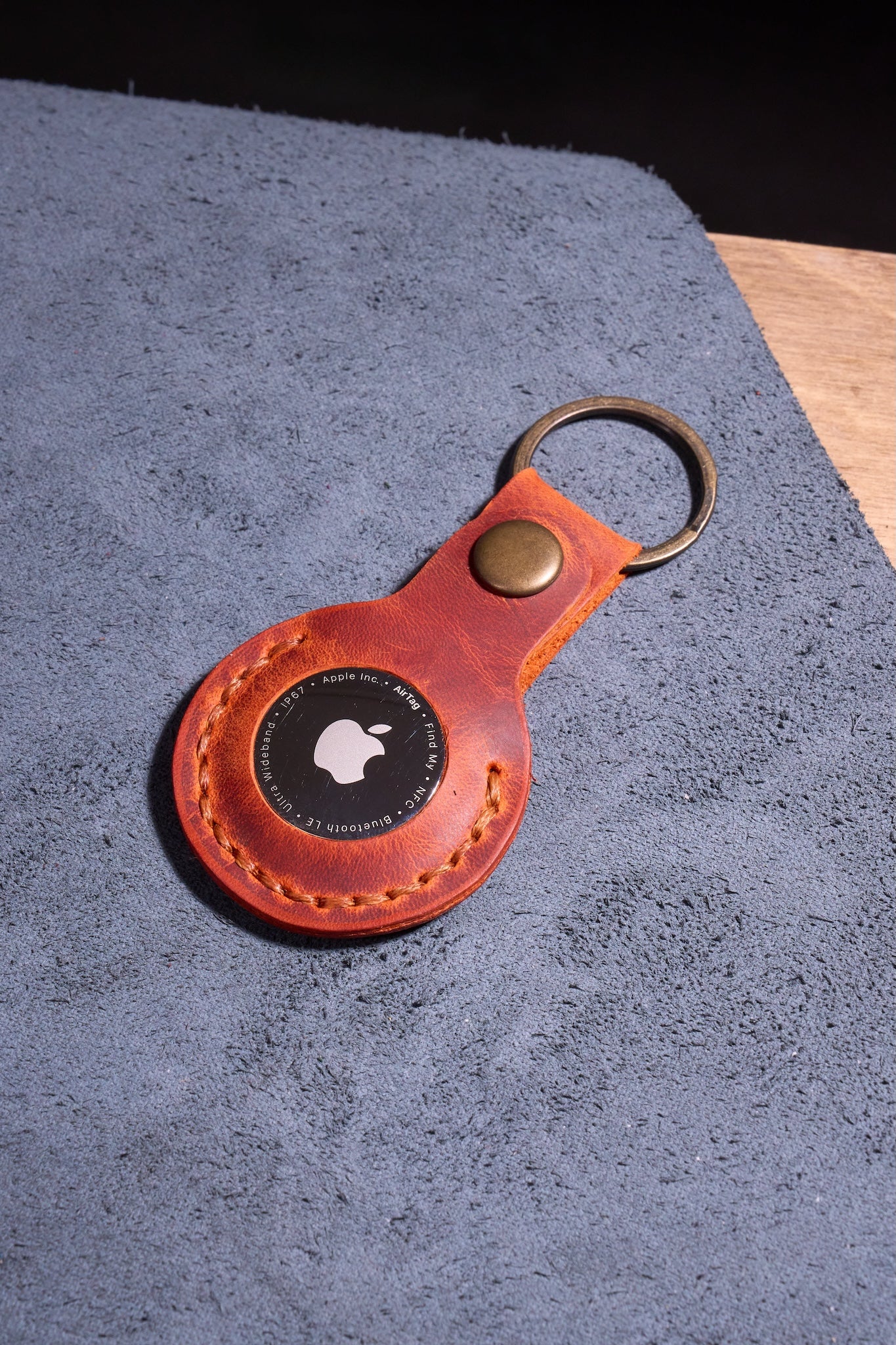 Turuncu Kiremit El Yapımı Hakiki Deri Airtag Anahtarlık, %100 El İşçiliğiyle Üretilmiş Dayanıklı Gerçek Deri Kılıf, Apple AirTag ile Uyumlu, Günlük Kullanım İçin Birinci Sınıf Deri Aksesuar